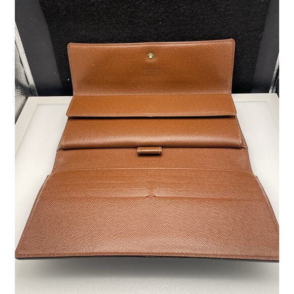 LOUIS VUITTON Authentic Porte Tresor International Wallet Monogram. One Owner! - Picture 8 of 15